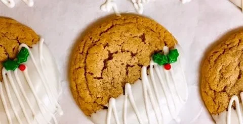 Delicious chewy maple cinnamon cookies topped with white chocolate chips